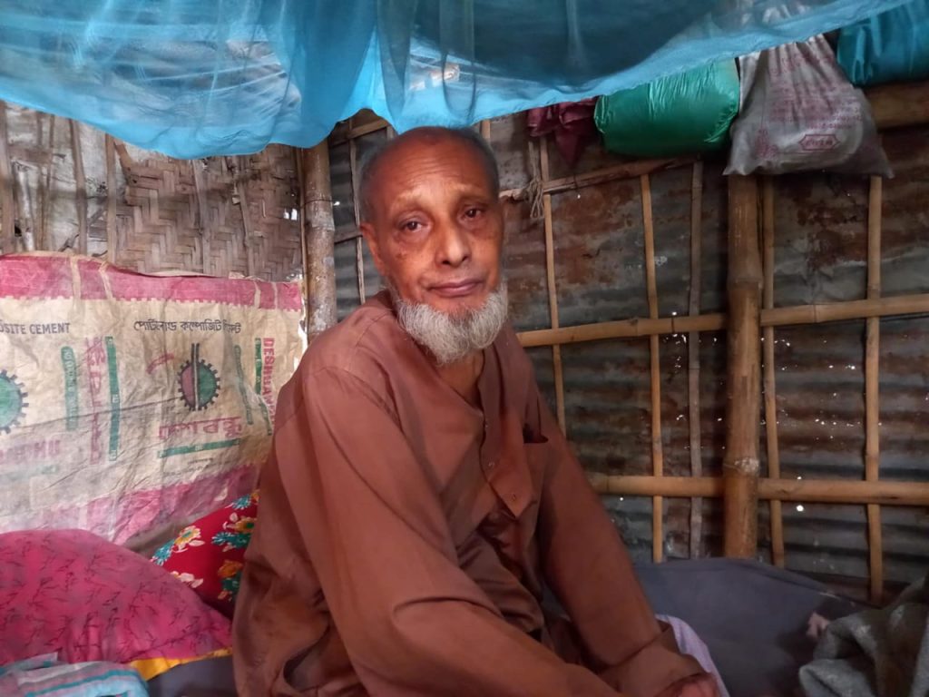 দারিদ্র্যের সঙ্গে লড়ছেন শিক্ষক সুলতান আলী