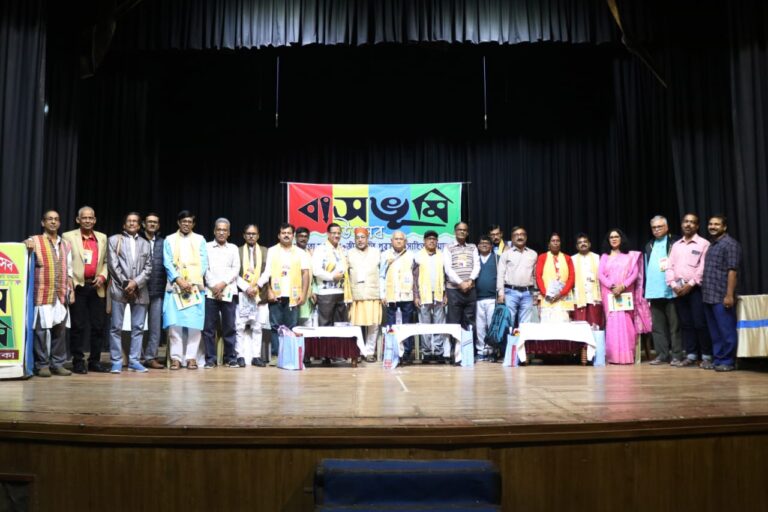 বাসভূমি সেরা লিটল ম্যাগাজিন পুরস্কার পেলেন ‘উদার আকাশ’ পত্রিকার সম্পাদক ফারুক আহমেদ