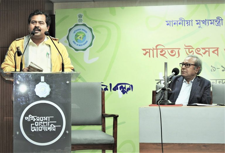 লিটল ম্যাগাজিন মেলা ও সাহিত্য উৎসবে কবিতা পাঠ করলেন কবি ফারুক আহমেদ